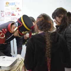 Los granaderos de San Martín llegan a las escuelas de Río Gallegos para el 17 de Agosto