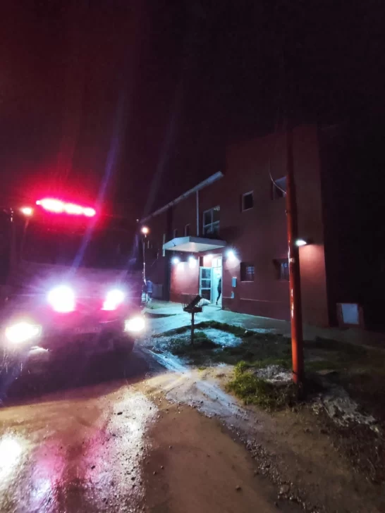 Incendio en el Club Independiente de San Julián: Bomberos controlan el fuego y atienden al inquilino