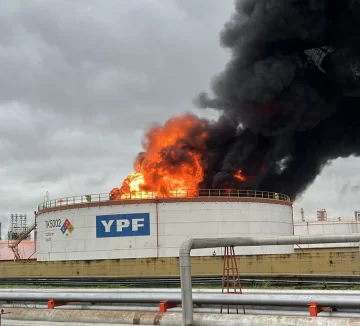 Controlaron el incendio en la refinería de YPF