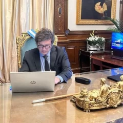 Javier Milei ya está en Casa Rosada, con el veto total listo, recibe a diputados del PRO para evitar que el Congreso insista