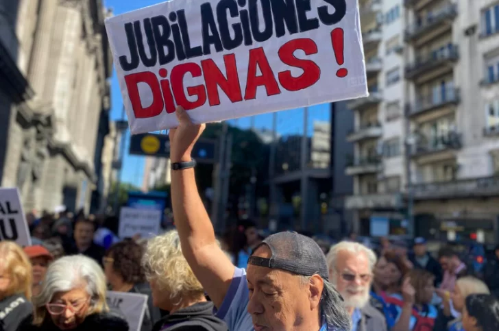 jubilacionas-dignas-marcha-de-jubilados-1-728x483