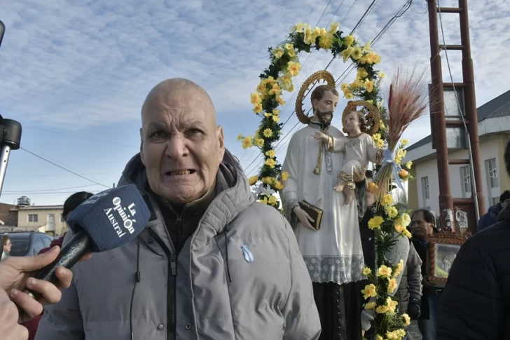 luis-creyente-san-cayetano-procesion-728x485