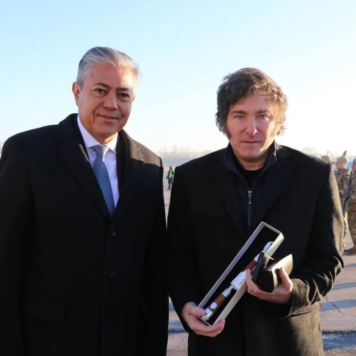 Javier Milei llegó a Neuquén: reunión con Rolando Figueroa, sobrevuelo de Vaca Muerta y encuentro con petroleras Javier Milei llegó a Neuquén: reunión con Rolando Figueroa, sobrevuelo de Vaca Muerta y encuentro con petroleras