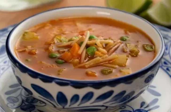 Sopa de verduras: receta con fideos, ideal para combatir el frío