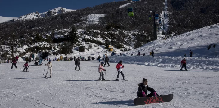 Qué es y cómo se contagia el norovirus, la enfermedad que afectó a 180 estudiantes en Bariloche