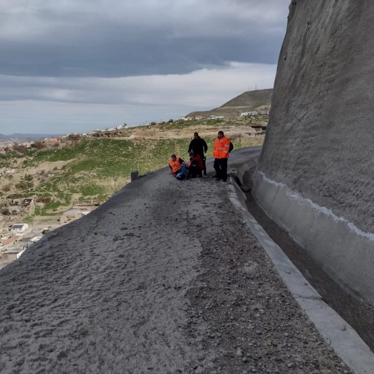 Quedó en terapia intensiva el joven que sufrió una caída tras subir al cerro Chenque