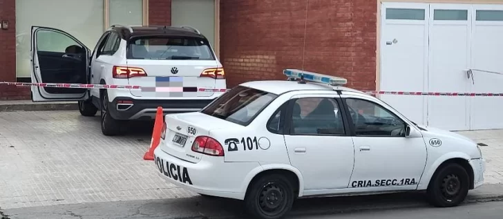 Amenazó con un arma a su mamá en Comodoro y fue capturado en Caleta Olivia