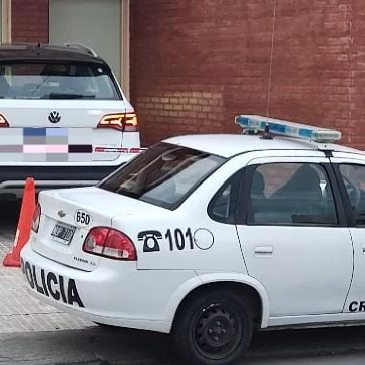 Amenazó con un arma a su mamá en Comodoro y fue capturado en Caleta Olivia