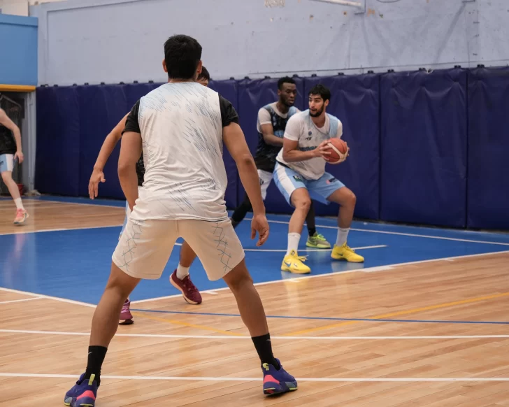 Hispano se entrena con los extranjeros y choca este domingo con Gimnasia de Comodoro