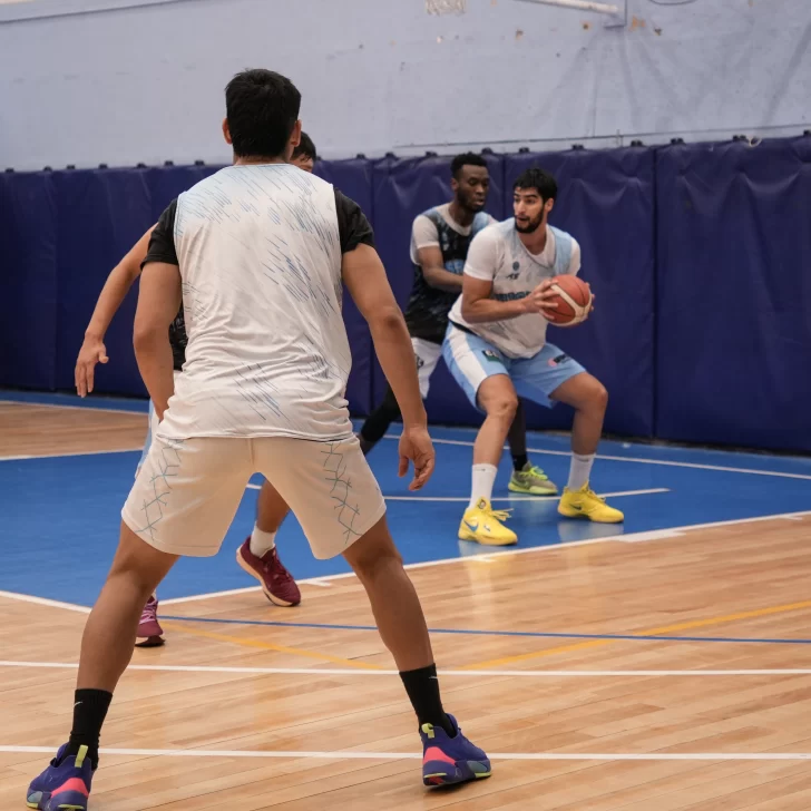 Hispano se entrena con los extranjeros y choca este domingo con Gimnasia de Comodoro