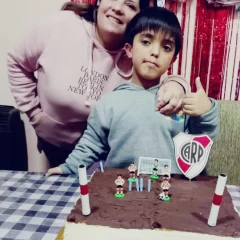 Pablito y su familia siguen la lucha por la medicación para su enanismo