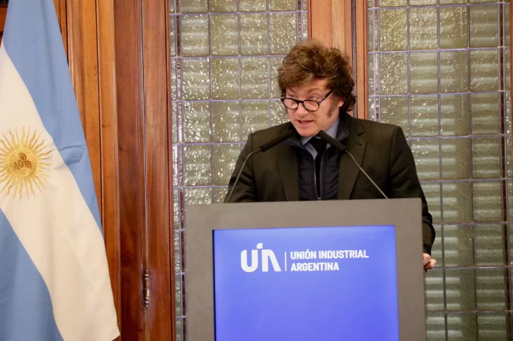 Javier Milei prometió “eliminar por completo” el Impuesto PAIS antes de fin de año