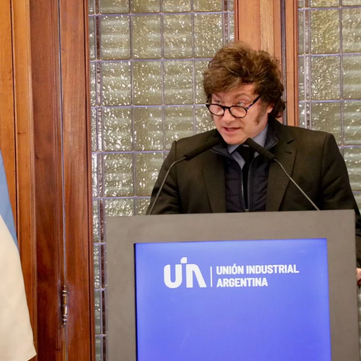 Javier Milei prometió “eliminar por completo” el Impuesto PAIS antes de fin de año