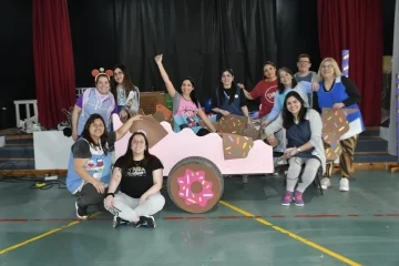 Alumnos y familias del Jardín N° 19 y de la Escuela DanzArte se preparan para brillar en el Desfile de Carrozas