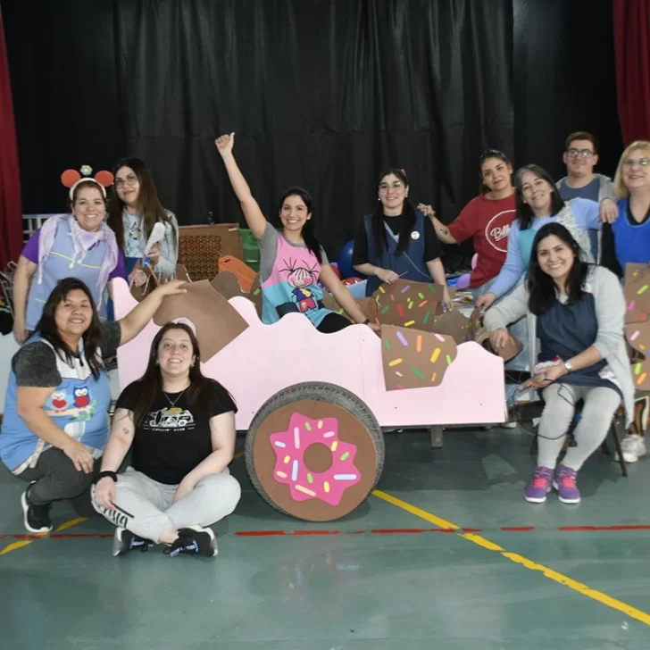 Alumnos y familias del Jardín N° 19 y de la Escuela DanzArte se preparan para brillar en el Desfile de Carrozas