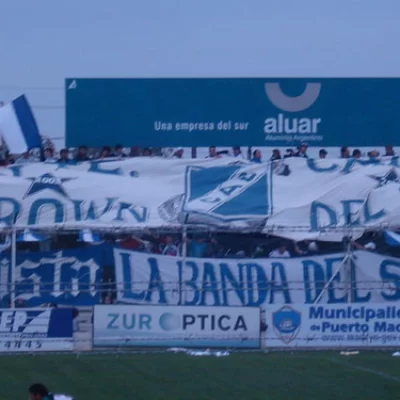 Hinchas de Brown de Madryn ingresaron armados al vestuario y amenazaron a los jugadores