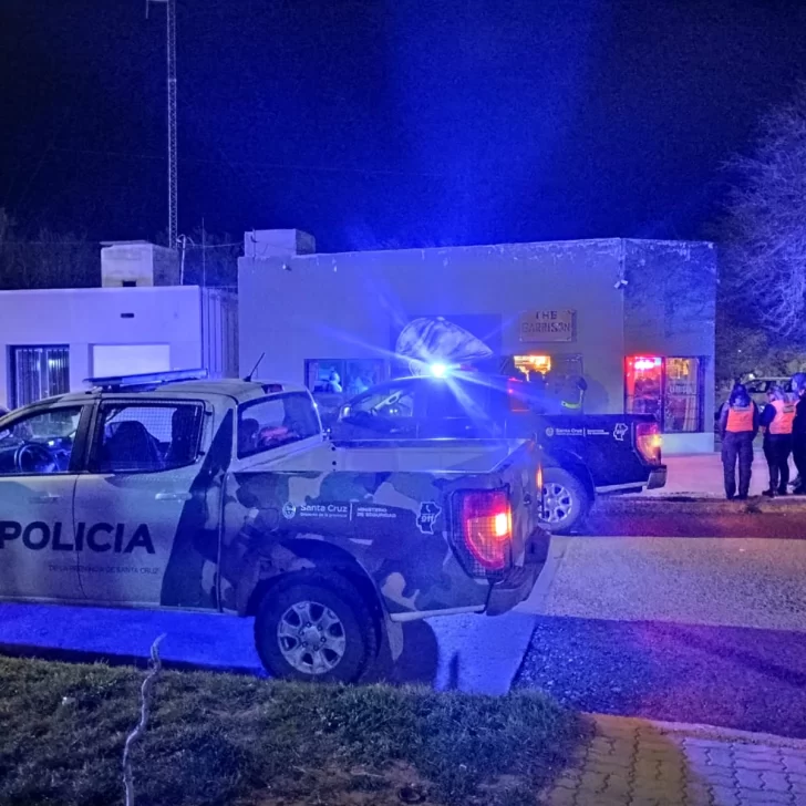 Secuestran 5 vehículos y clausuran 3 locales nocturnos tras controles policiales en Las Heras