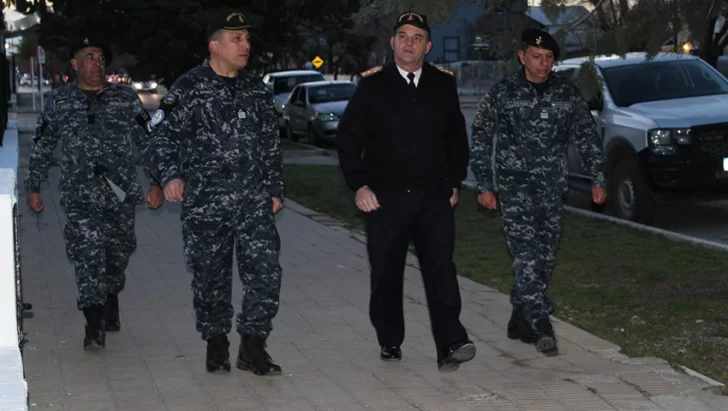 El Comandante del Área Naval Austral visitó el Apostadero Naval Río Gallegos y se reunió con autoridades de otras fuerzas armadas