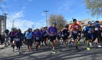 Realizaron corrida atlética por el aniversario de la Comisaría de la Mujer