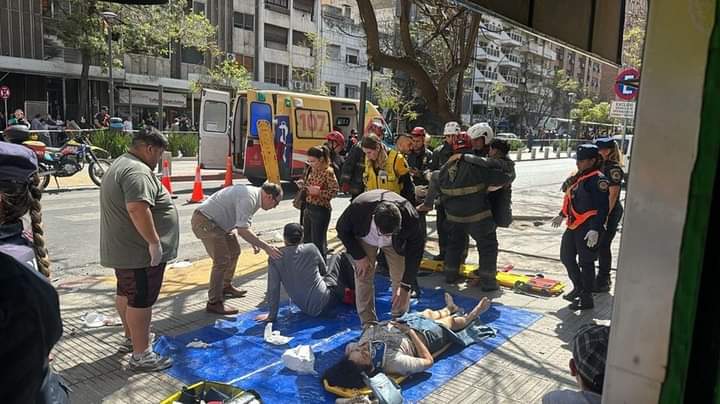 Terror en Córdoba: un auto atropelló a varias personas en pleno centro y el conductor quedó imputado 