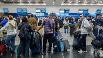 Paro de pilotos afectó a cientos de pasajeros de Aerolíneas Argentinas en el aeropuerto de Río Gallegos