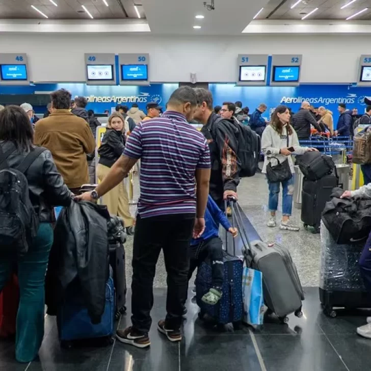 Paro de pilotos afectó a cientos de pasajeros de Aerolíneas Argentinas en el aeropuerto de Río Gallegos