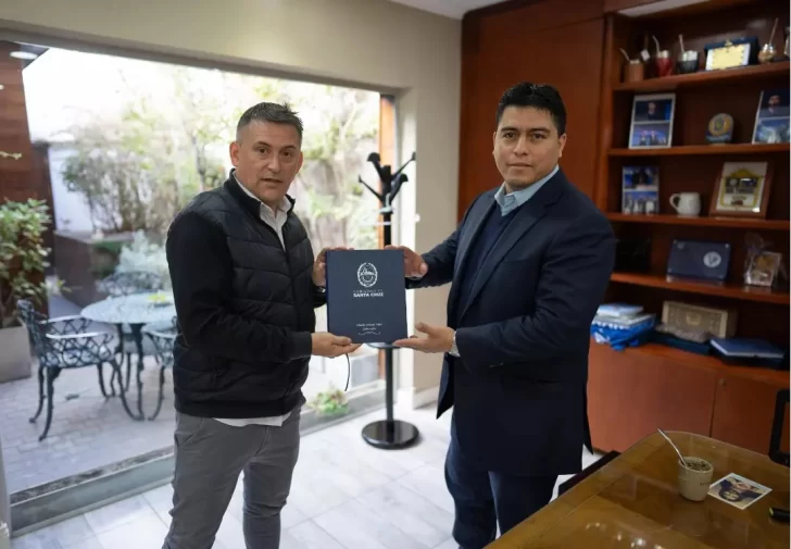 El gobernador Claudio Vidal recibió al presidente del Boxing por el 104 aniversario