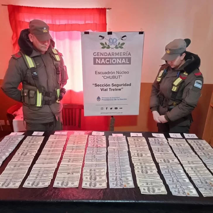 Llevaba casi 100.000 dólares, no pudo justificarlos y lo detuvieron en un control vial en la Ruta 3