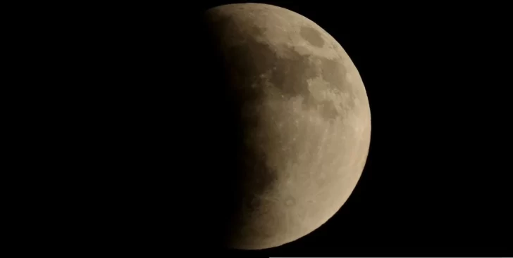 A qué hora es el eclipse lunar en Argentina: qué es la Superluna, cuándo y desde dónde se podrá ver en vivo y en directo