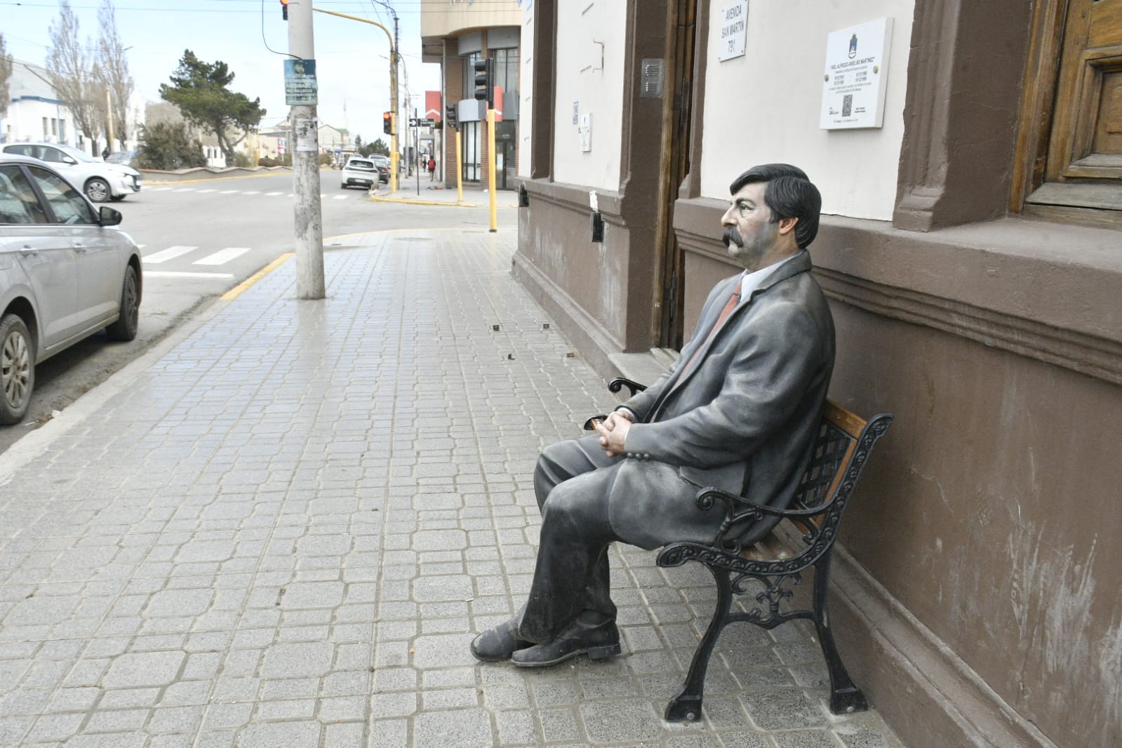 estatua-nestor-kirchner-municipalidad-reparacion-3-728x485