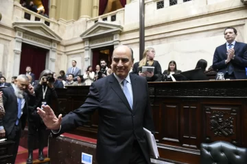 Guillermo Francos terminó abruptamente su exposición por los incidentes afuera del Congreso