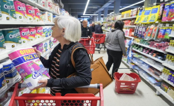 La inflación de diciembre fue de 2,7% y el 2024 cerró con 117,8%, según el INDEC