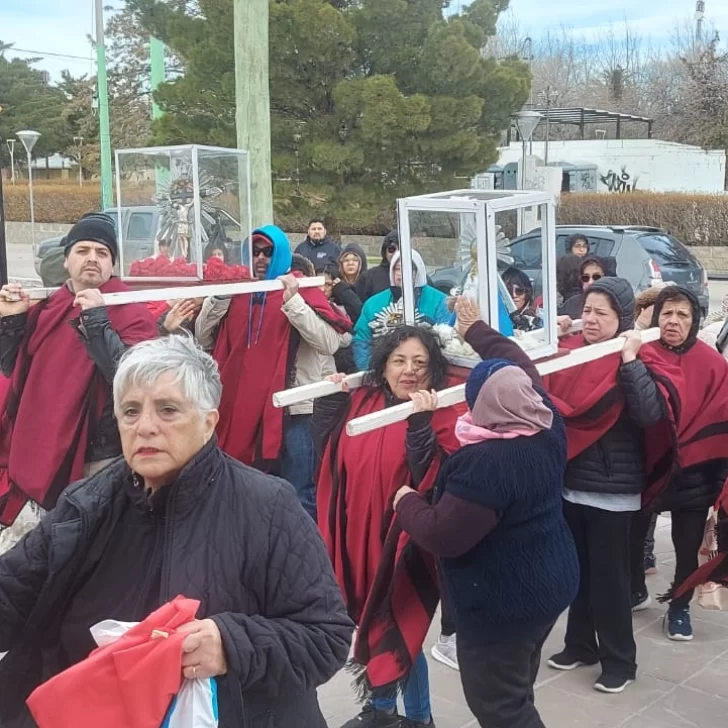 La comunidad salteña veneró al Señor y la Virgen del Milagro en Las Heras La comunidad salteña veneró al Señor y la Virgen del Milagro en Las Heras