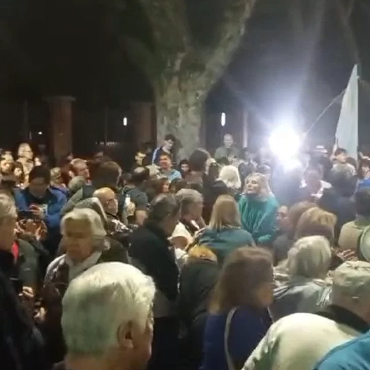 Nuevo cacerolazo en la puerta de la Quinta Presidencial de Olivos