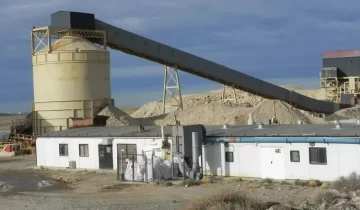 Cierra Manantial Espejo, la mina de oro y plata en Santa Cruz