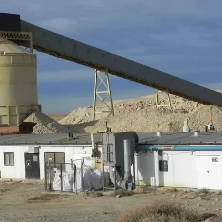 Cierra Manantial Espejo, la mina de oro y plata en Santa Cruz