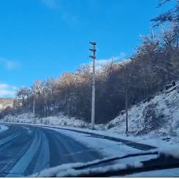 La nieve cubrió la ciudad de Río Turbio: cómo estará el clima este lunes