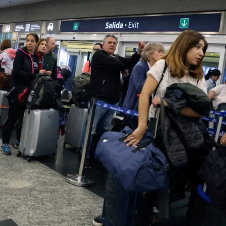 Terminó el paro en Aerolíneas: 37.000 pasajeros afectados y más de 300 vuelos cancelados