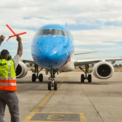 Aerolíneas Argentinas: hay acuerdo con los gremios y el gobierno marcó “el fin de los privilegios de la casta aeronáutica”