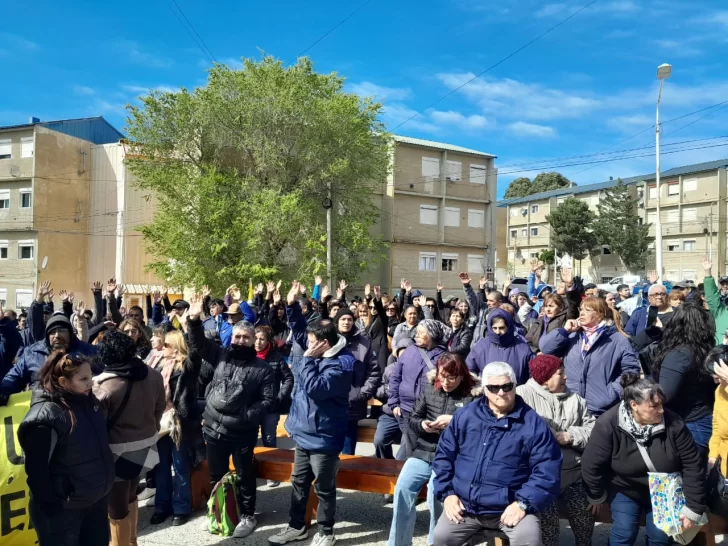 Municipales de Caleta Olivia van al paro 48 horas más en medio de una fuerte tensión