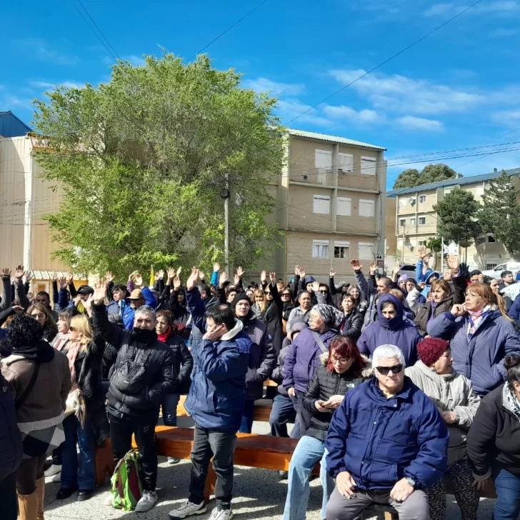 Municipales de Caleta Olivia van al paro 48 horas más en medio de una fuerte tensión