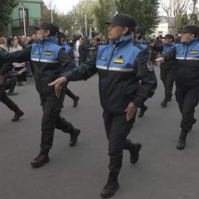 Abren inscripciones para la Escuela de Cadetes de la Policía de Santa Cruz: cuánto cobra un agente ingresante
