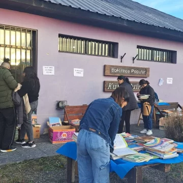 Fue un éxito: la Biblioteca Popular “Kunfi Quirós” “soltó” 100 libros