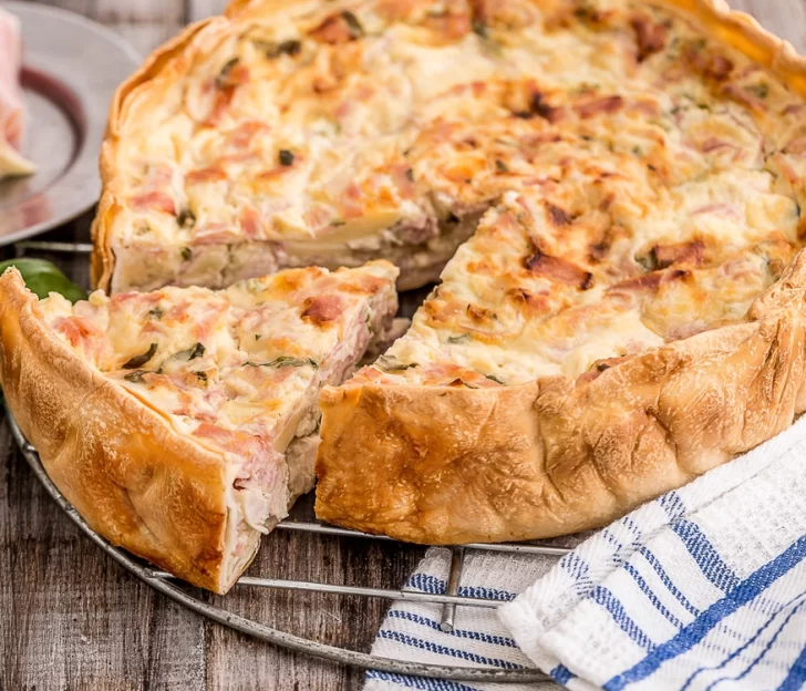 Tarta de pollo: receta fácil y rápida para tener la cena lista en pocos minutos