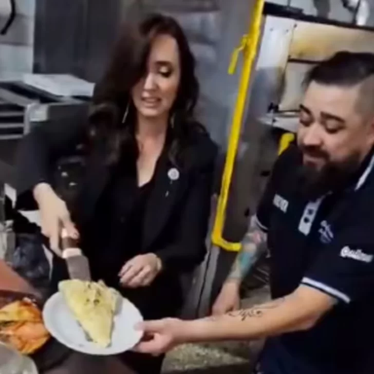 Victoria Villarruel visitó una famosa pizzería porteña, atendió el mostrador y generó polémica: “Nunca más”