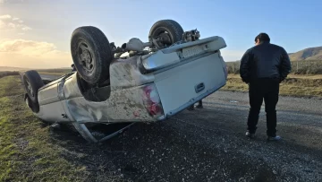 Un candidato a gobernador por Magallanes volcó en la ruta