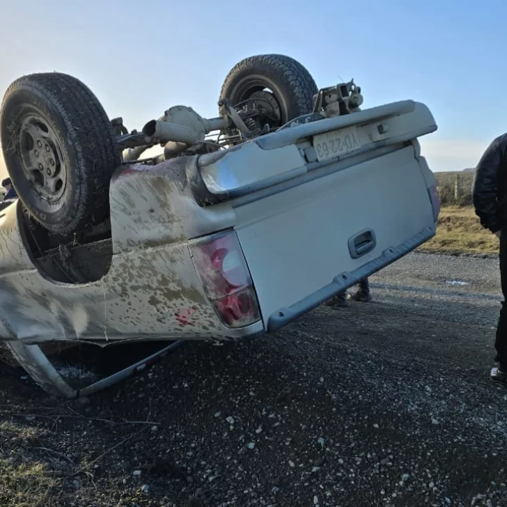 Un candidato a gobernador por Magallanes volcó en la ruta