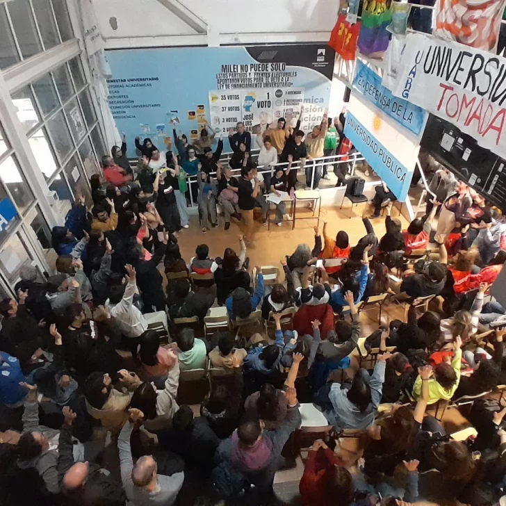 UNPA-UARG: decidieron continuar con la toma y repudiaron la amenaza a una estudiante