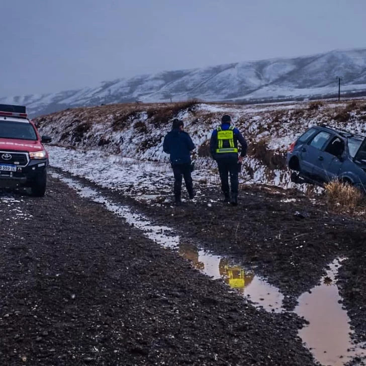 Una camioneta despistó por la escarcha en la ruta y casi produce una tragedia