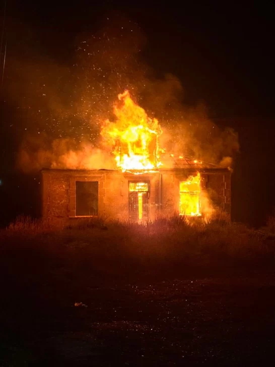 Video. Así fue el incendio de la histórica casa de calle Alcorta